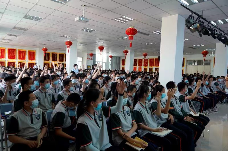 這天，家長們都來這里學(xué)習(xí)解決育兒問題的方法！