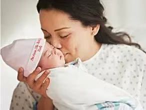 母乳喂養(yǎng)|2大方法讓寶寶順利吃上第一口奶！