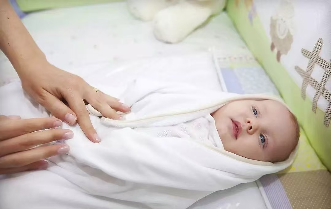寶寶夏日“踩坑”指南：這9件事，再熱也別做，件件都在“偷”健康！